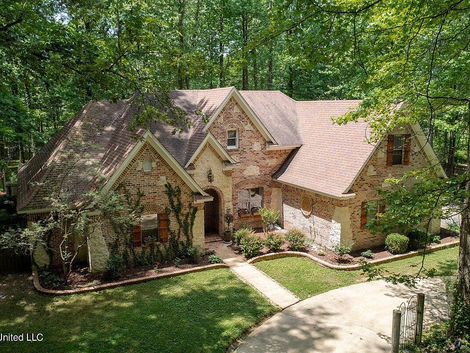 1st image of 2405 Oak Creek Dr