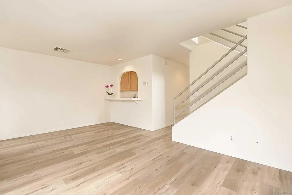 3 bed, 1325 sqft, $6,000 — Photo 4