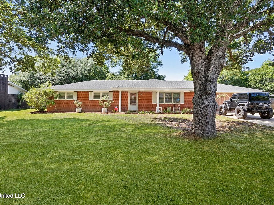 1st image of 2208 Popps Ferry Rd