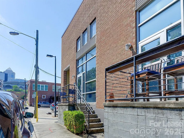 909 Westmere Ave — Photo 44