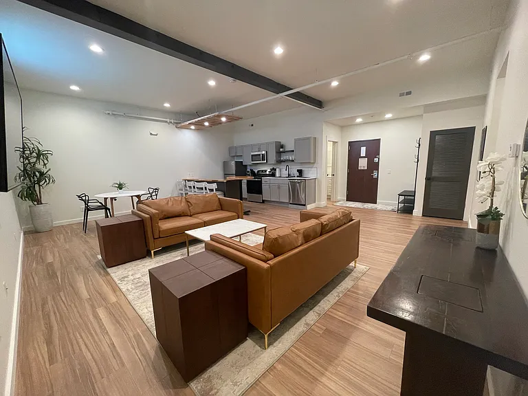 303 Congress Ave #5 — Photo 1