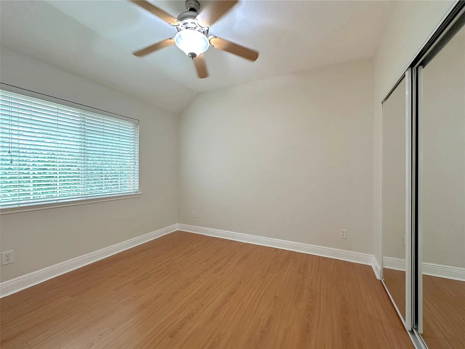 4 bed, 2945 sqft, $3,000 — Photo 4