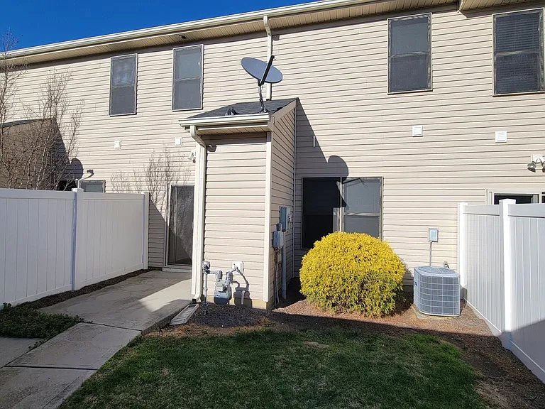 6824 Creft Cir — Photo 7