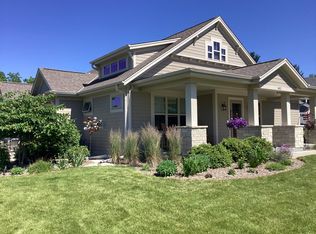 402 Park Ct, Hartland, WI 53029