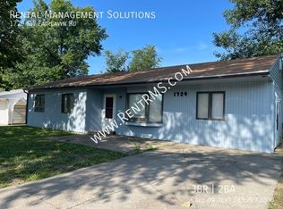 1729 SW Fairlawn Rd, Topeka, KS 66604