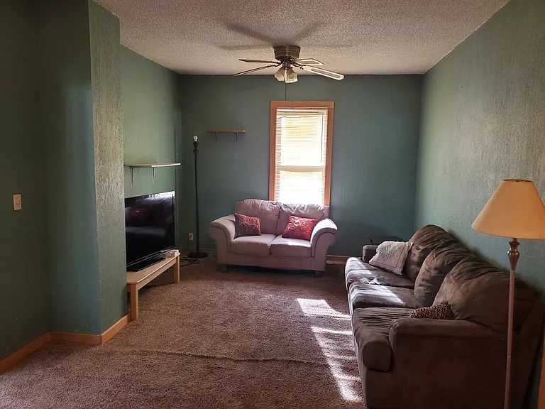 105 Franklin St W — Photo 15