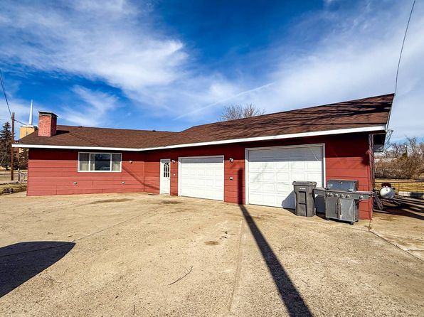 417 E 1st Ave, Plentywood, MT 59254