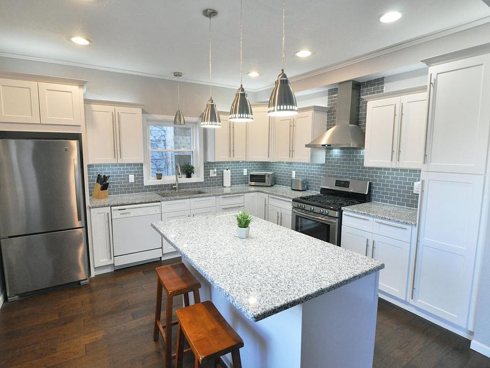 1st image of 1528 S 71st St
