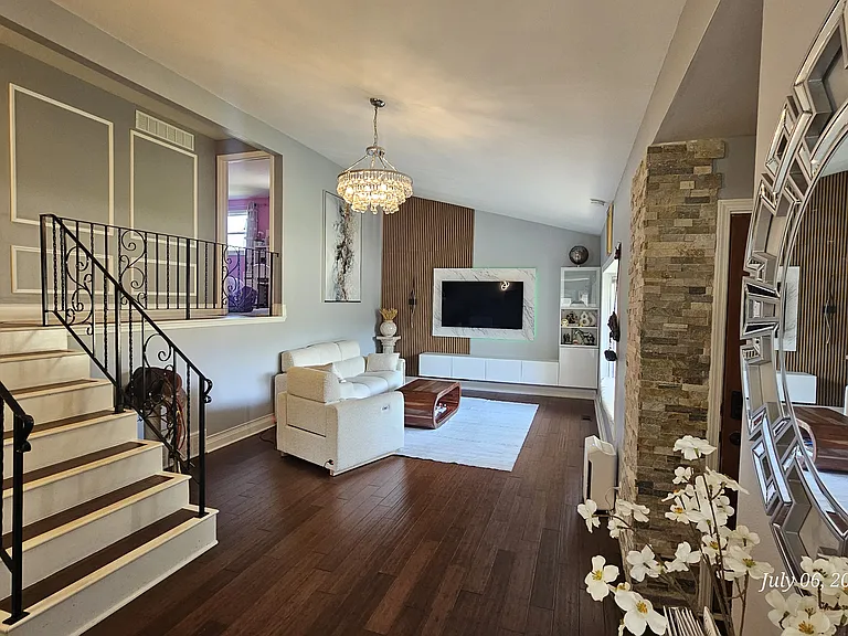 914 Bradford Ln — Photo 12
