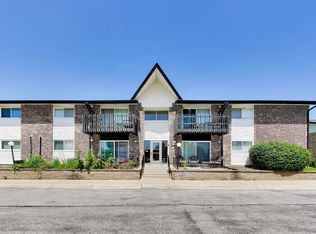 23A Kingery Quarter APT 102, Burr Ridge, IL 60527