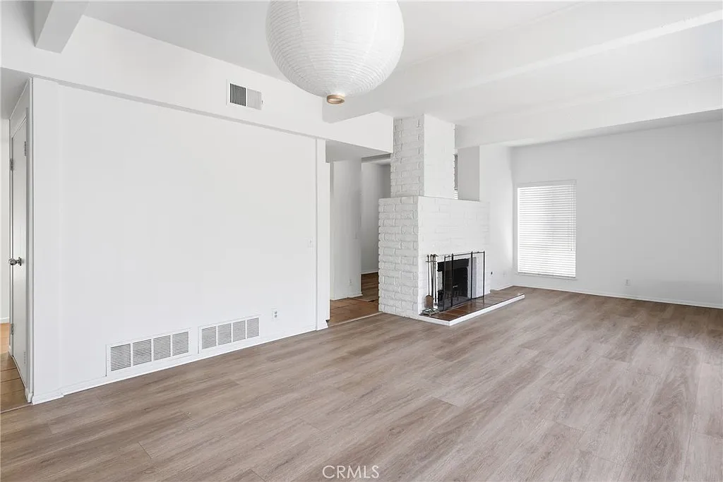 2 bed, 1592 sqft, $4,200 — Photo 2