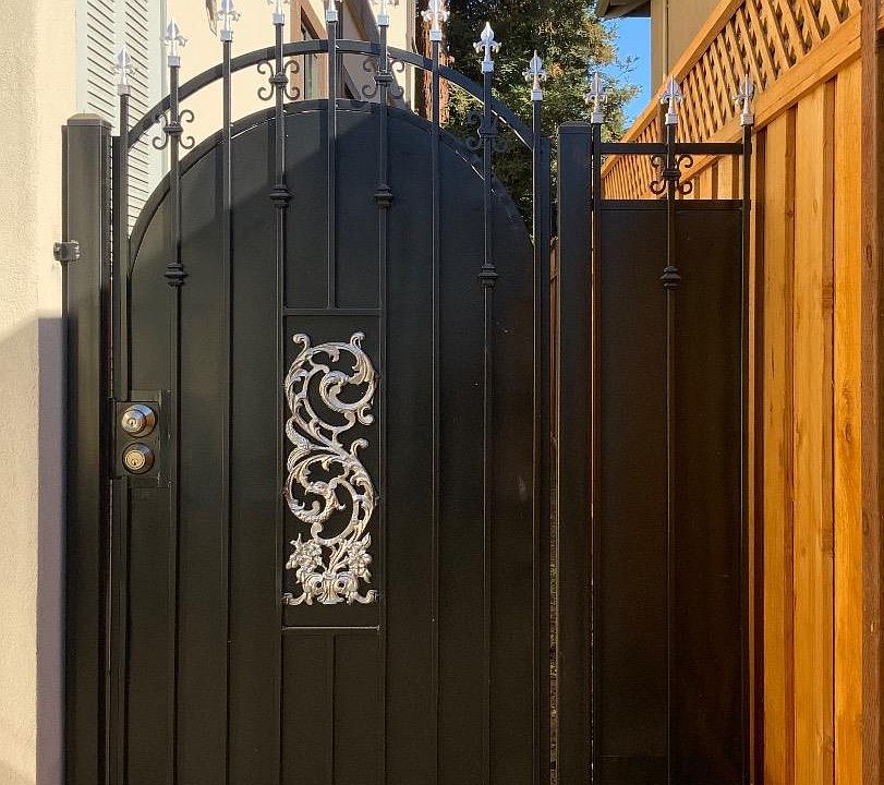 1st image of 523 Brooks Ave