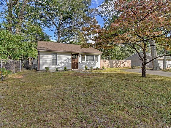 3rd image of 561 Alfred Ln
