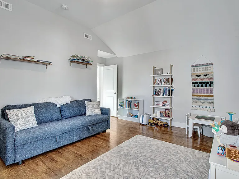 6214 California Ave — Photo 4