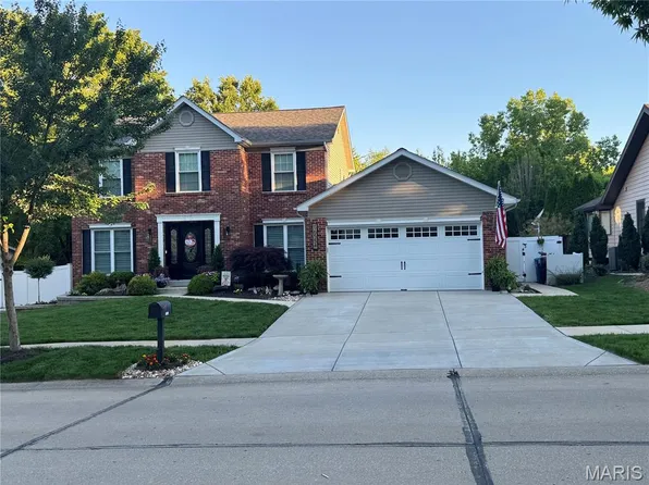 16554 Green Pines Dr, Ballwin, MO 63011