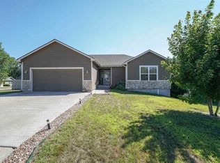 101 Quail Ct, Saint George, KS 66535