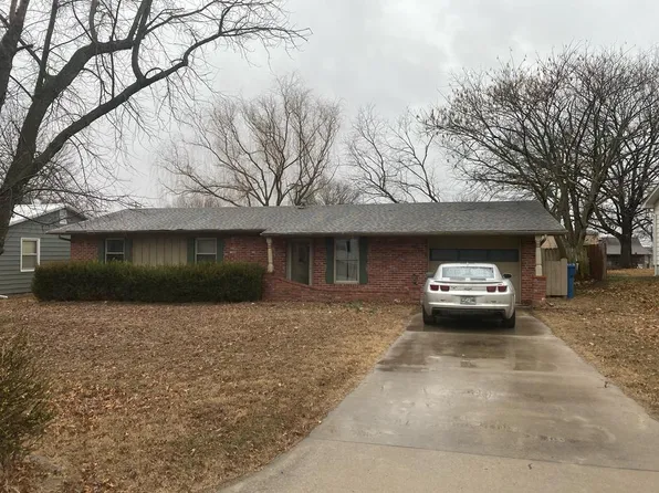 1403 Catalina St, Coffeyville, KS 67337