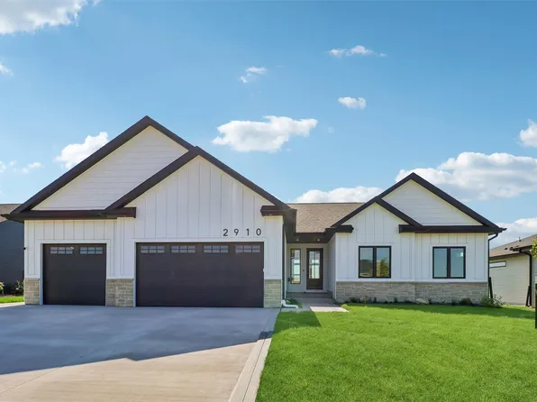 2910 NW Beechwood Dr, Grimes, IA 50111