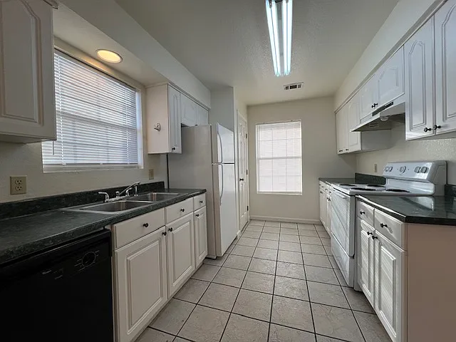 512B Crest Dr — Photo 4