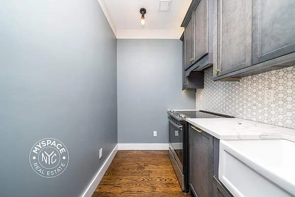 Rented by MySpaceNYC | media 93