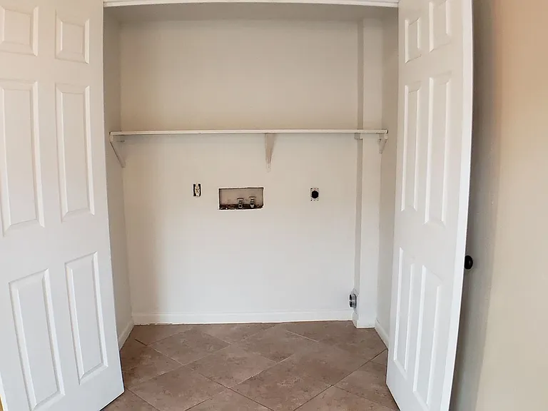 956 Sunmeadow Dr — Photo 8
