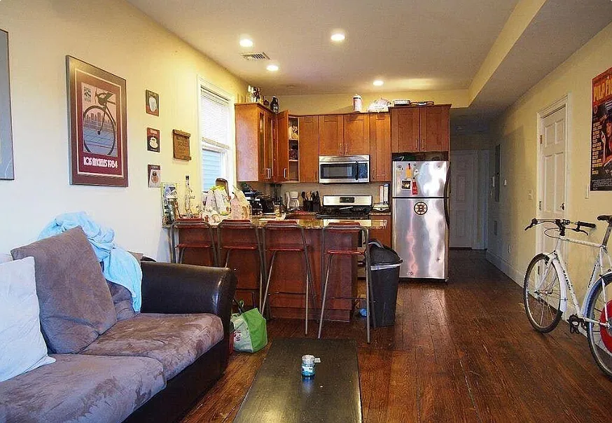 4 bed, 9999 sqft, $6,999 — Photo 2