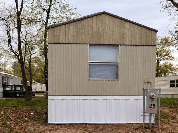 25 Deerwood Park, Centralia, IL 62801