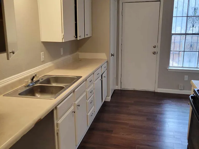 240 Ezekial Ave — Photo 5