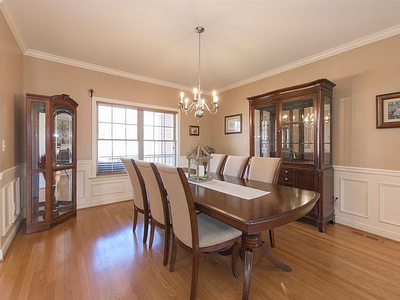 5th image of 284 Richardson Pl
