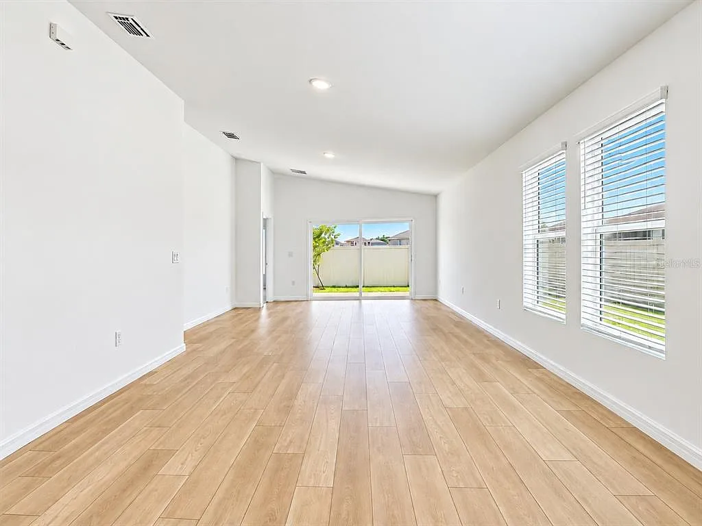3 bed, 2.0 bath, 1615 sqft, $2,050 — Photo 4