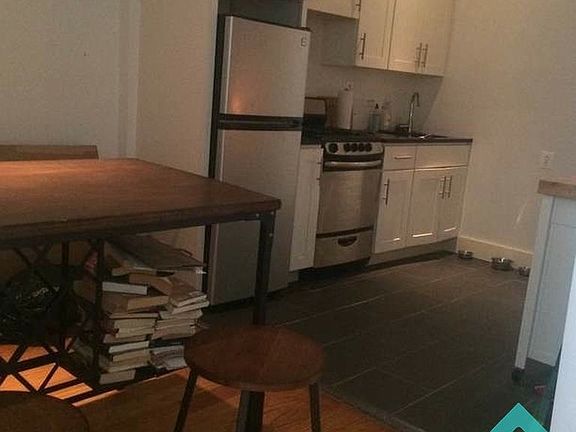 5th image of 33 Montrose Ave #2RKA