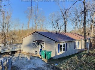 322 Grandview Dr, Hurricane, WV 25526