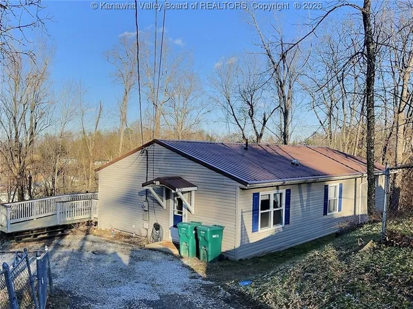 322 Grandview Dr, Hurricane, WV 25526