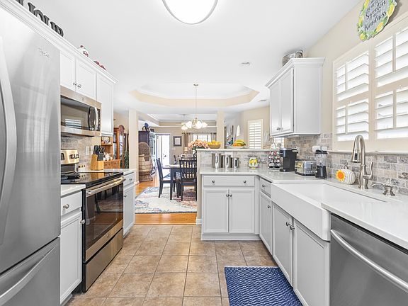 2nd image of 3073 Summit Dr