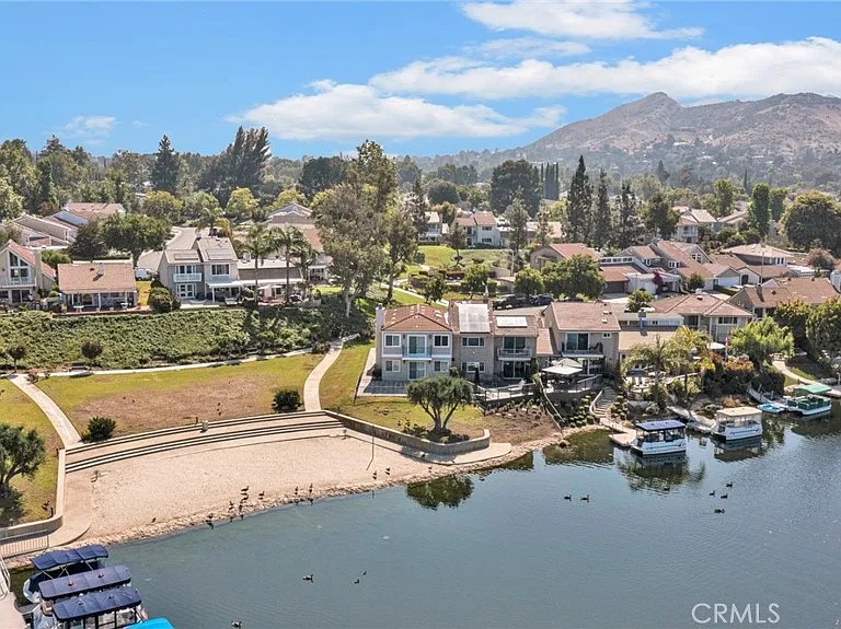 32174 Beachlake Ln — Photo 25