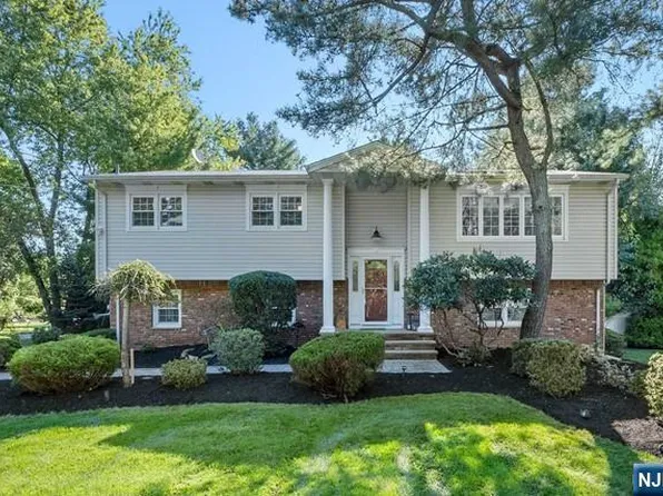 875 Westwood Ave, River Vale, NJ 07675