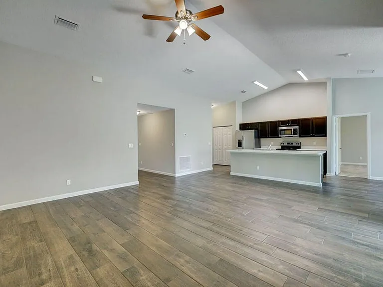 586 SW Laconic Ave — Photo 12