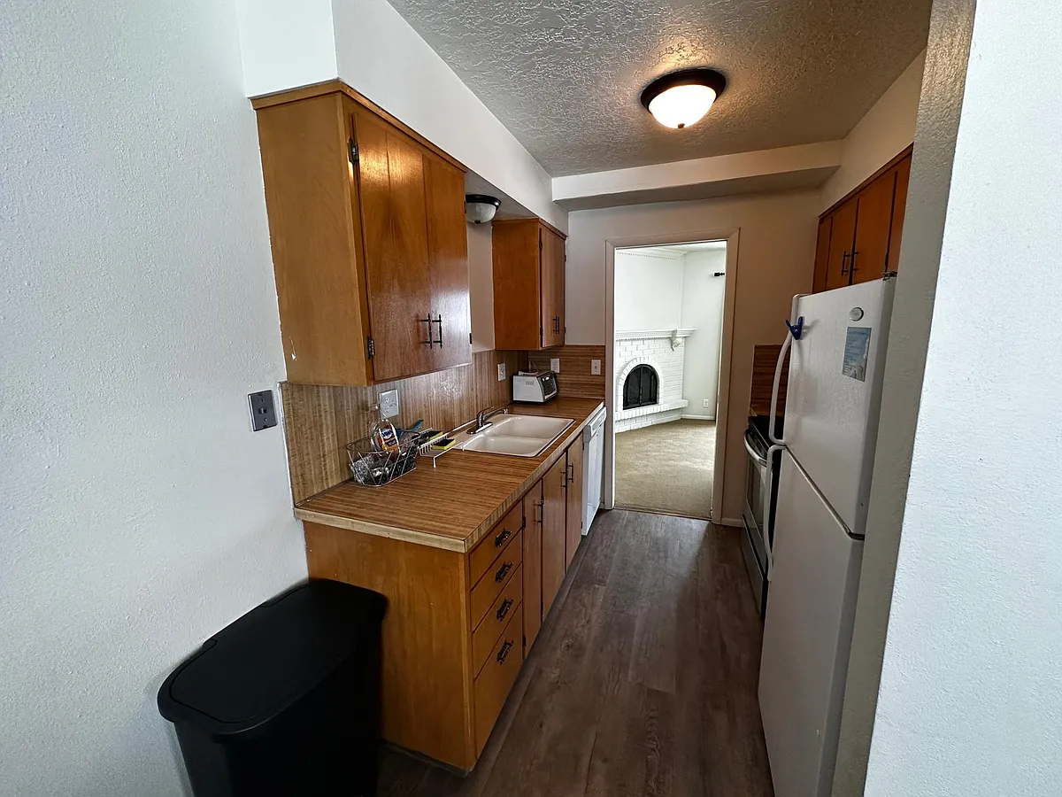 Building Photo - 495 N 600 E #1