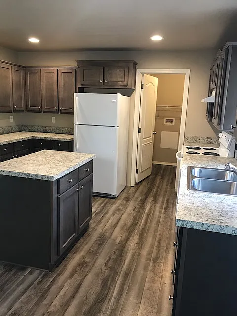 3 bed, 1300 sqft, $2,400 — Photo 4