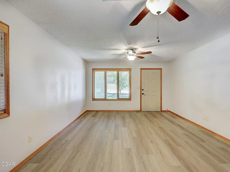 416 W Spring St #1 — Photo 3