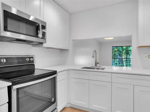 9202 NW 1st St #206, Hollywood, FL 33024