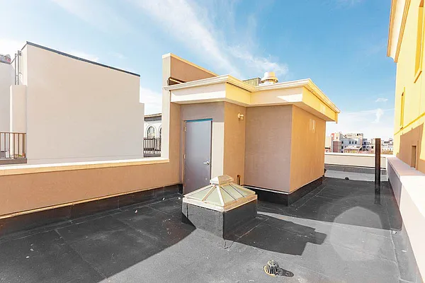 Rented by The InHouse Group | media 32