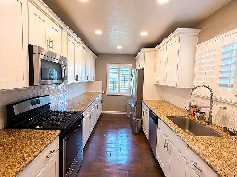 1521 W Kimberly Ave — Photo 1