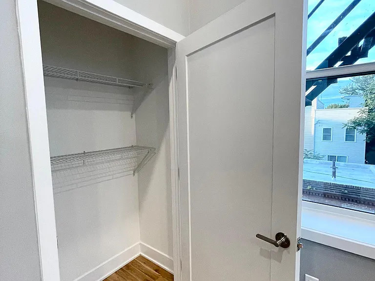 1521-1523 W Girard Ave #206 — Photo 4