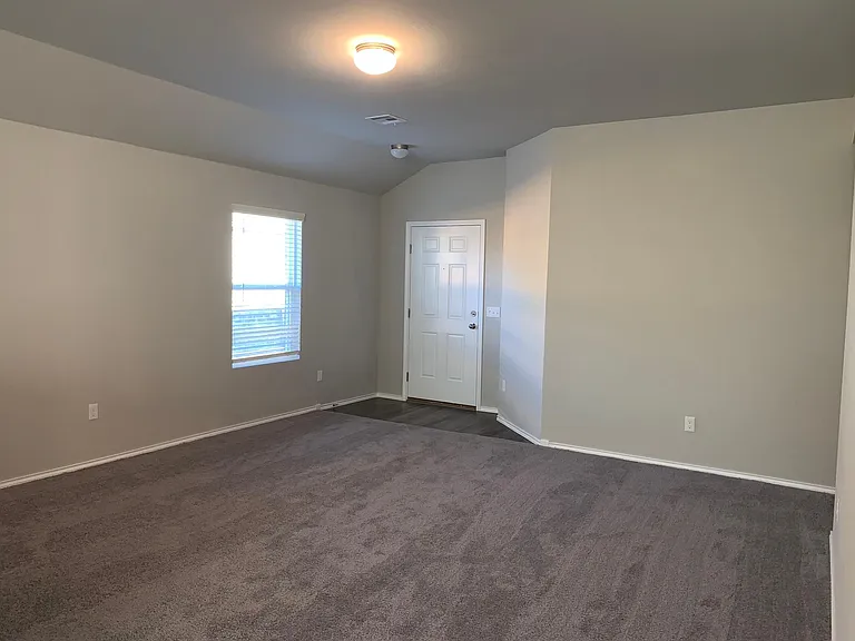 2932 Russell Rd — Photo 3
