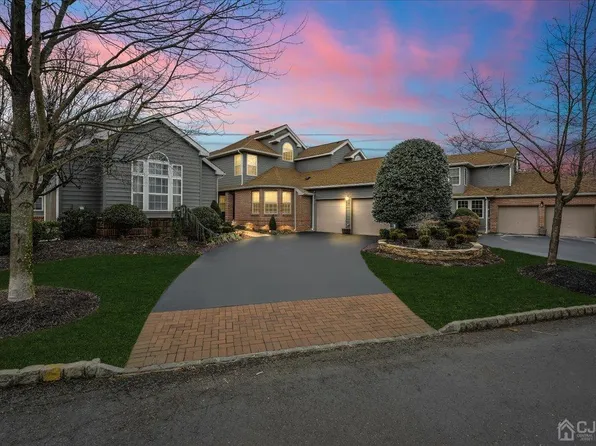 24 Fairway Blvd, Monroe Township, NJ 08831