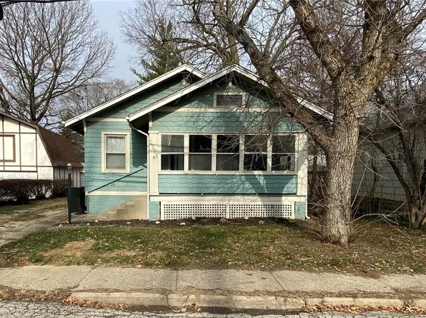 1015 Harrison Ave, Charleston, IL 61920