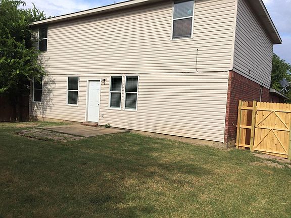 3rd image of 617 Lewis Canyon Ln