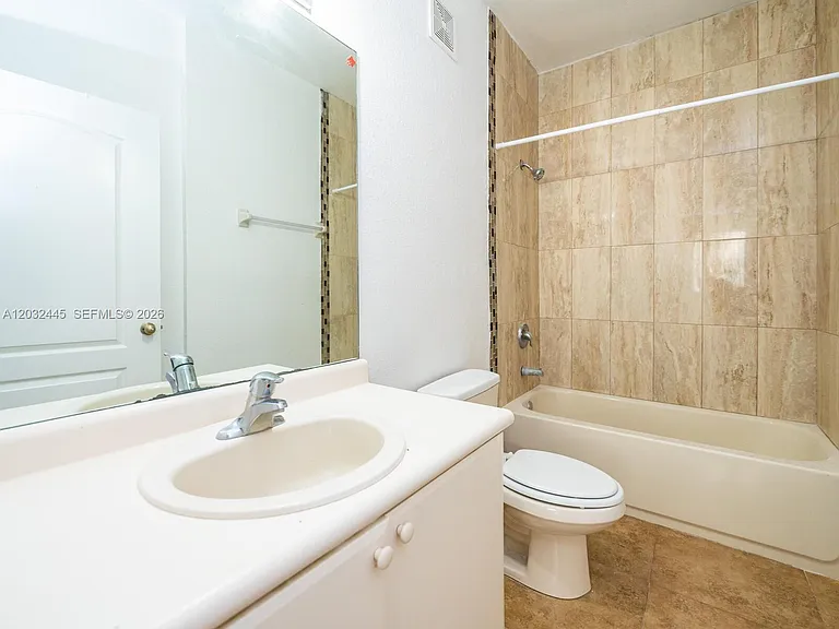 1663 SE 27th Dr #108 — Photo 15