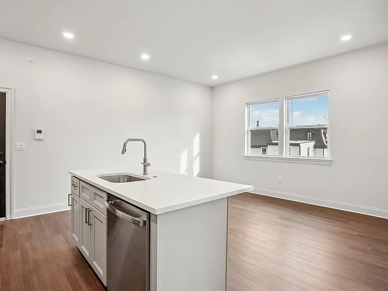 472 Roxborough Ave — Photo 20